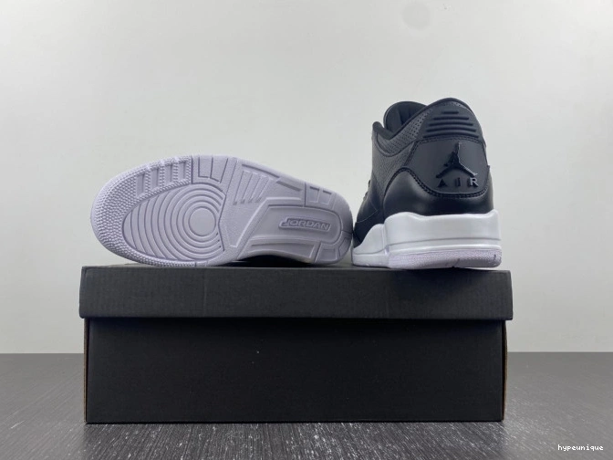 HYPE Retro Monday Jordan Cyber 136064-020 (2016) 3 0812